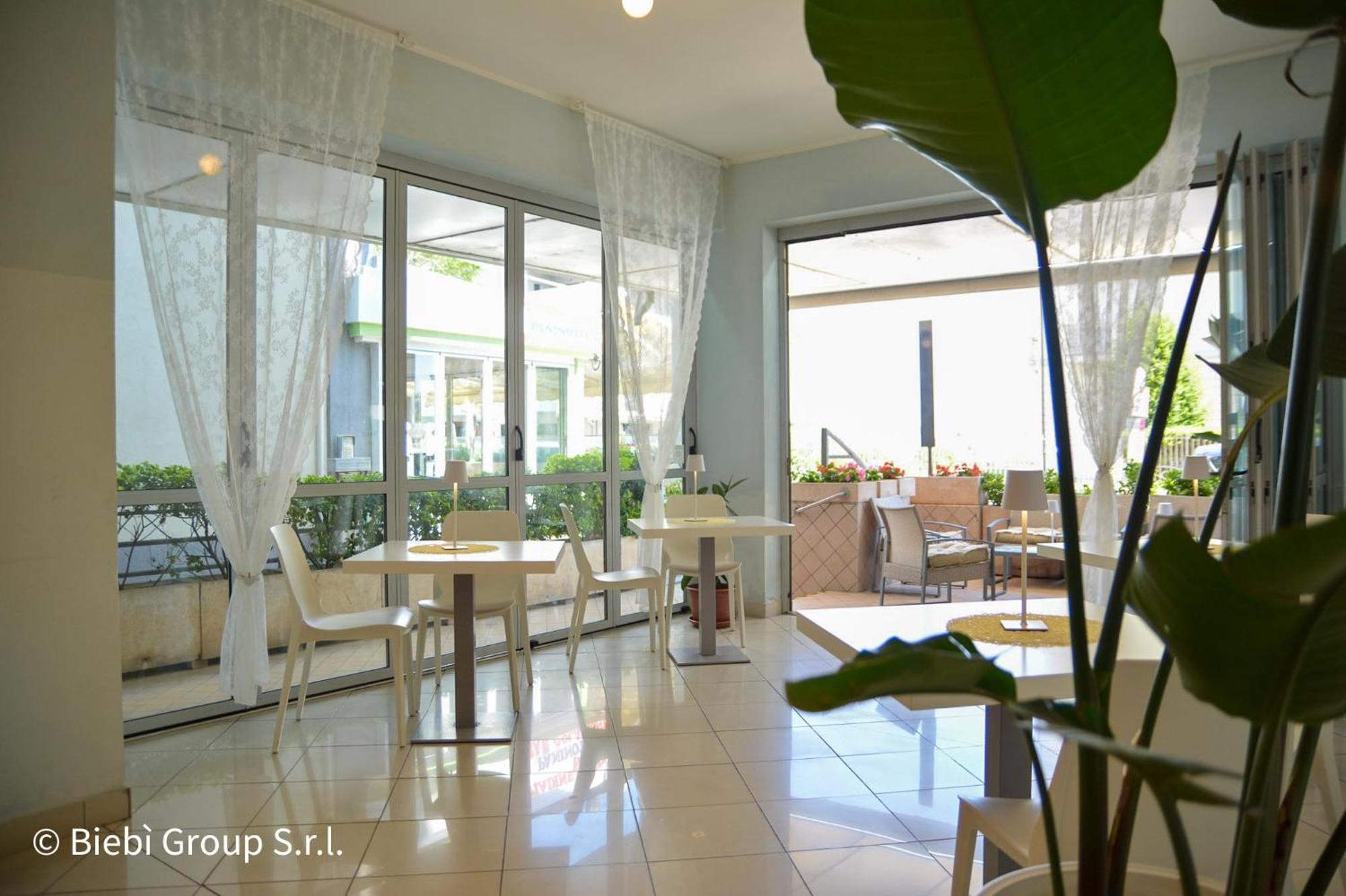 Hotel Giorg - Waterpark Included Rimini Buitenkant foto