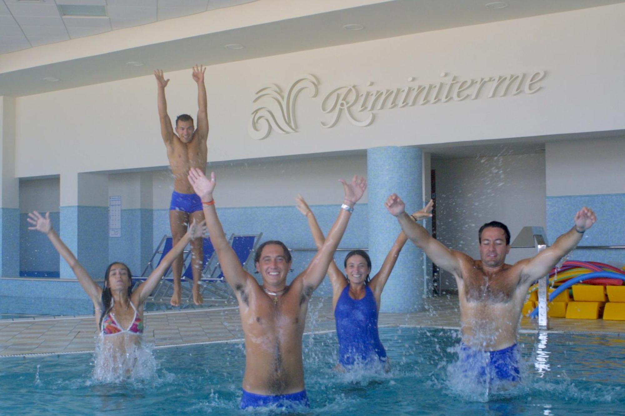 Hotel Giorg - Waterpark Included Rimini Buitenkant foto