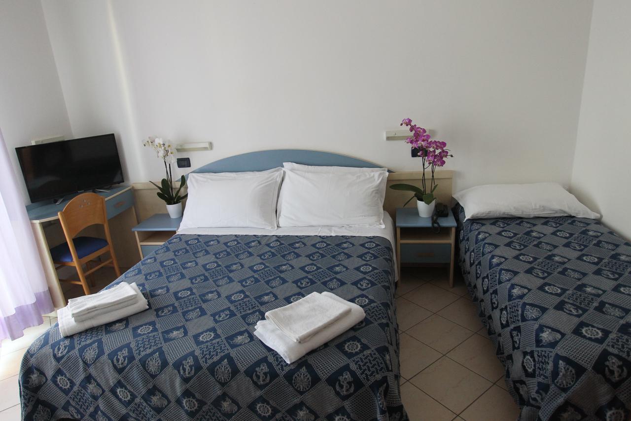 Hotel Giorg - Waterpark Included Rimini Buitenkant foto