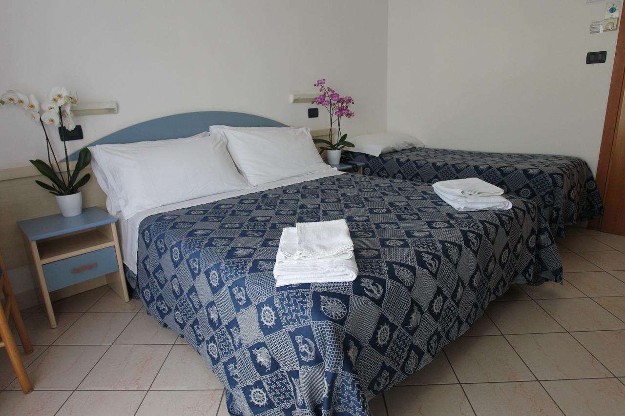 Hotel Giorg - Waterpark Included Rimini Buitenkant foto