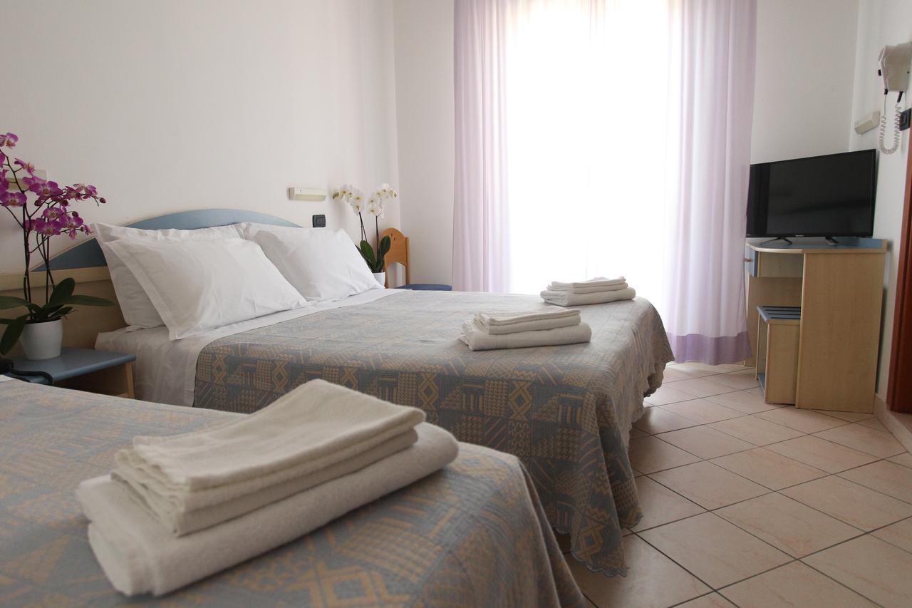 Hotel Giorg - Waterpark Included Rimini Buitenkant foto